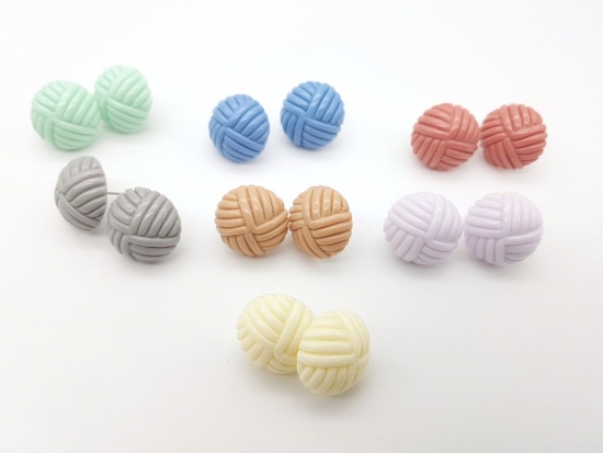 Preview: Wollknäul Optik Kunststoff Ohrstecker